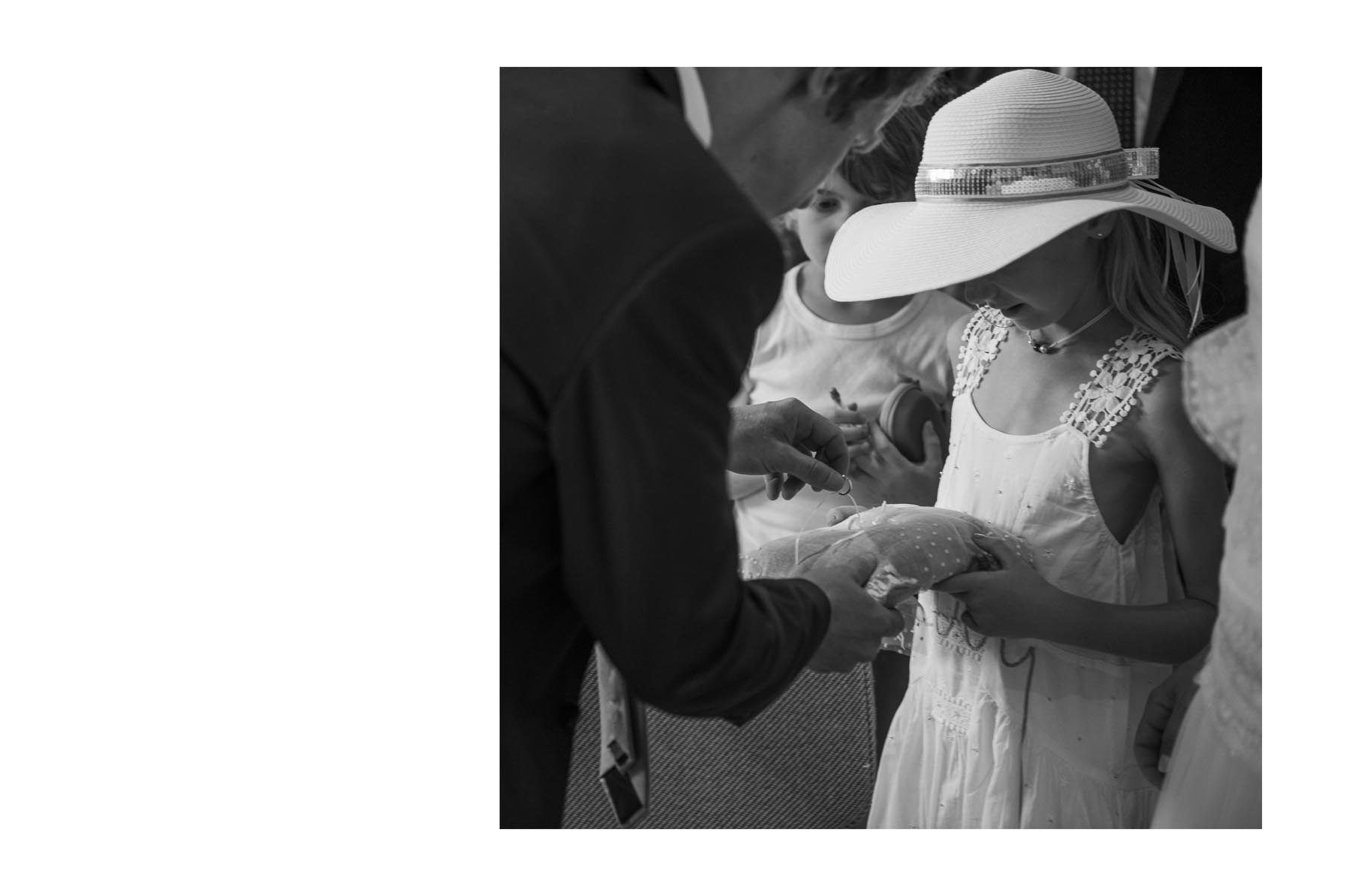 images de mariage, cérémonie civile en noir et blanc à Toulouse, haute garonne